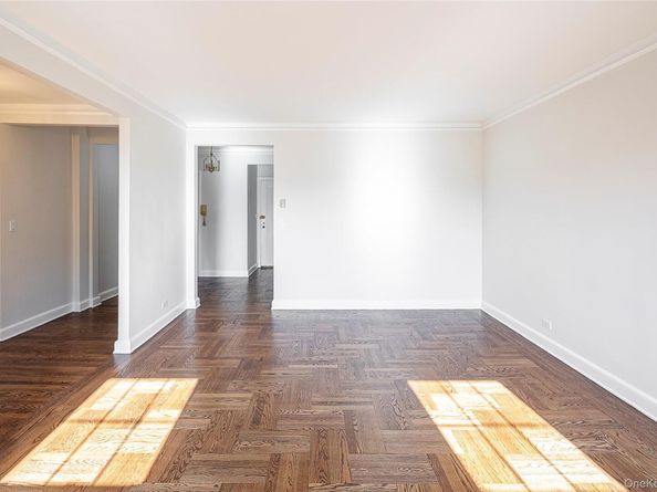 6 Midland Gardens 4B, Bronxville NY 10708