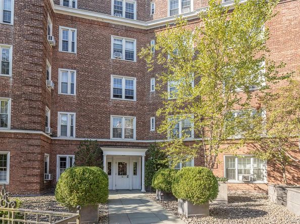 6 Midland Gardens 4B, Bronxville NY 10708