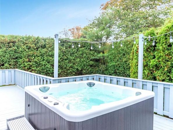 18 Alanson Lane, Hampton Bays NY 11946