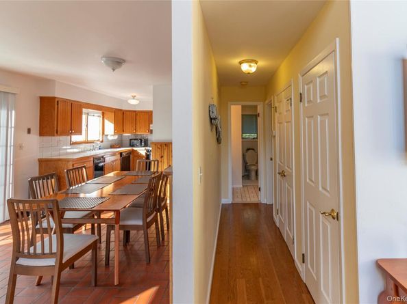 18 Alanson Lane, Hampton Bays NY 11946