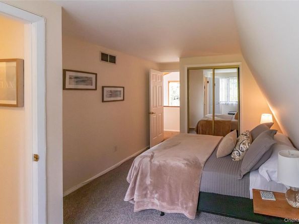18 Alanson Lane, Hampton Bays NY 11946