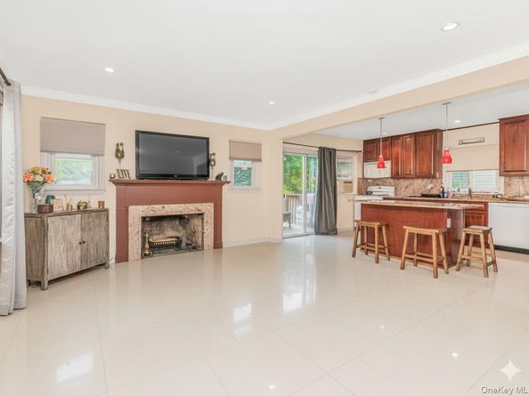 2398 Centre Avenue, Bellmore NY 11710
