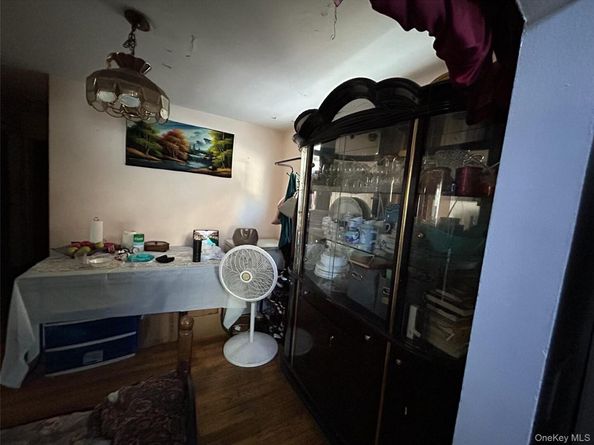 85 W Fairview Avenue, Valley Stream NY 11580