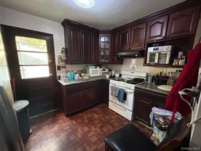 85 W Fairview Avenue, Valley Stream NY 11580