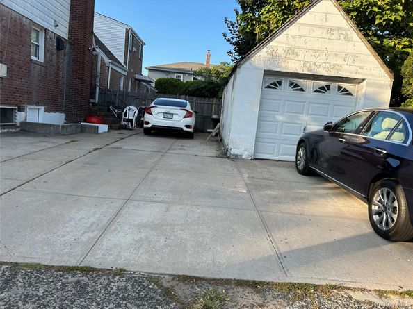 85 W Fairview Avenue, Valley Stream NY 11580