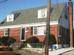85 W Fairview Avenue, Valley Stream NY 11580