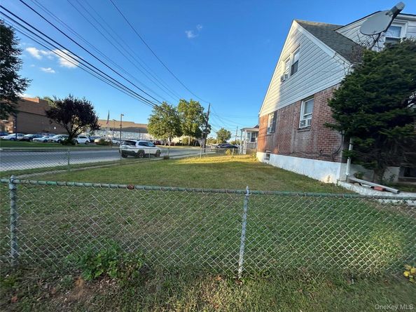 85 W Fairview Avenue, Valley Stream NY 11580