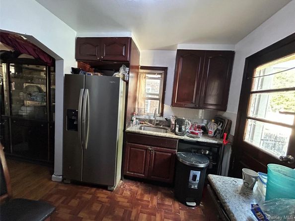 85 W Fairview Avenue, Valley Stream NY 11580