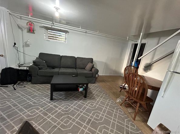 85 W Fairview Avenue, Valley Stream NY 11580