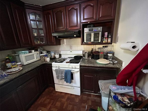 85 W Fairview Avenue, Valley Stream NY 11580