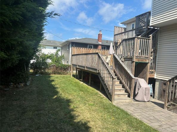 311 Riviera Parkway, Lindenhurst NY 11757