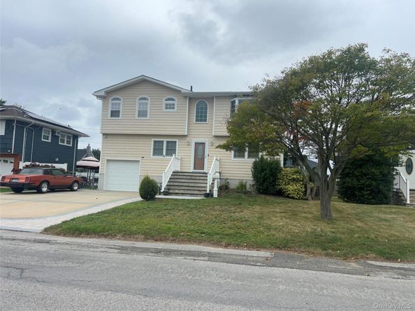 311 Riviera Parkway, Lindenhurst NY 11757