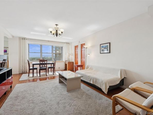 125-10 Queens Boulevard 1711, Kew Gardens NY 11415