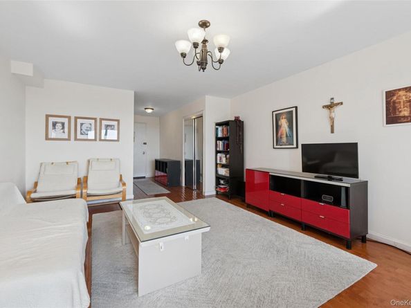 125-10 Queens Boulevard 1711, Kew Gardens NY 11415