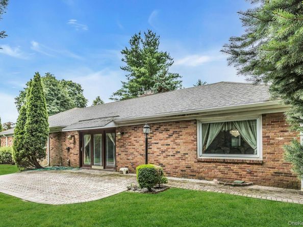 84 Horton Place, Syosset NY 11791