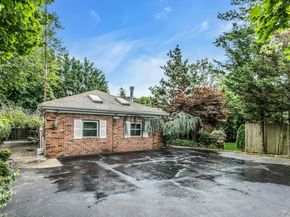 84 Horton Place, Syosset NY 11791