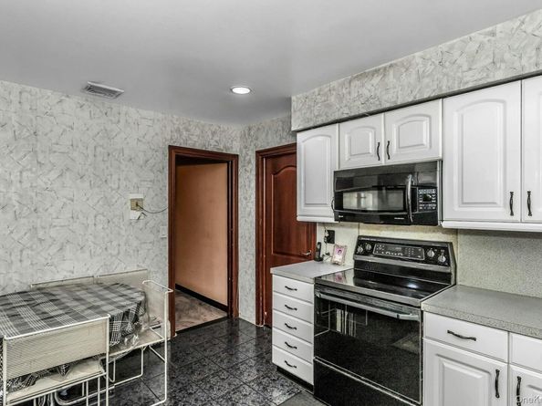 84 Horton Place, Syosset NY 11791