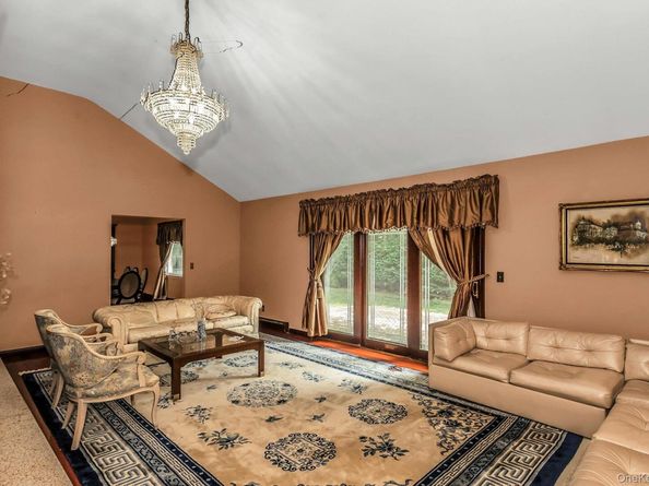 84 Horton Place, Syosset NY 11791