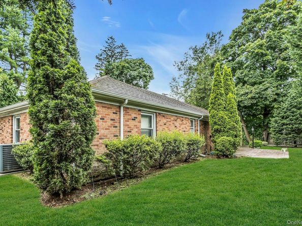84 Horton Place, Syosset NY 11791