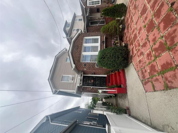 11845 218th Street, Cambria Heights NY 11411