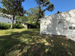 83 Smith Lane, Medford NY 11763