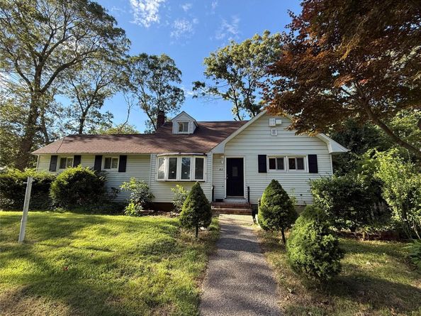 83 Smith Lane, Medford NY 11763
