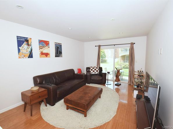 12-36 Estates Lane 49 L, Bayside NY 11360