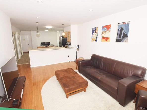 12-36 Estates Lane 49 L, Bayside NY 11360