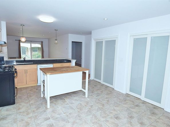 12-36 Estates Lane 49 L, Bayside NY 11360