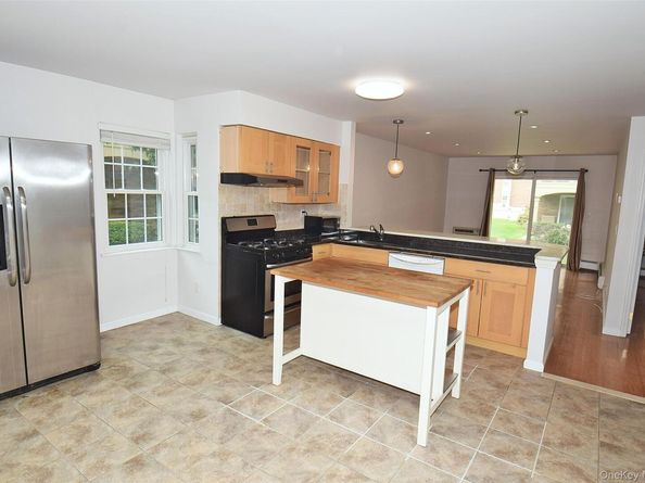 12-36 Estates Lane 49 L, Bayside NY 11360