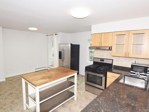 12-36 Estates Lane 49 L, Bayside NY 11360