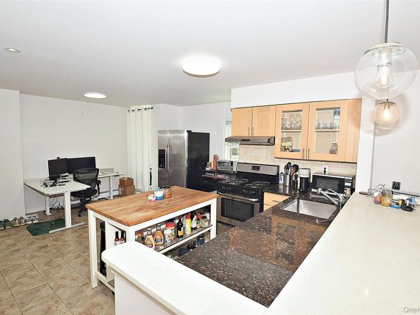12-36 Estates Lane 49 L, Bayside NY 11360