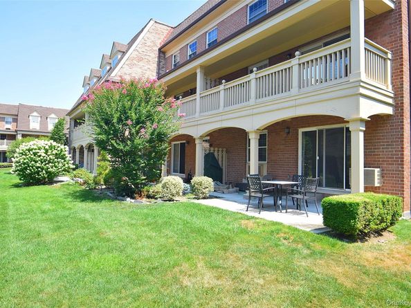 12-36 Estates Lane 49 L, Bayside NY 11360
