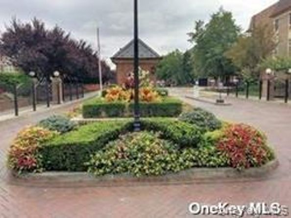 12-36 Estates Lane 49 L, Bayside NY 11360