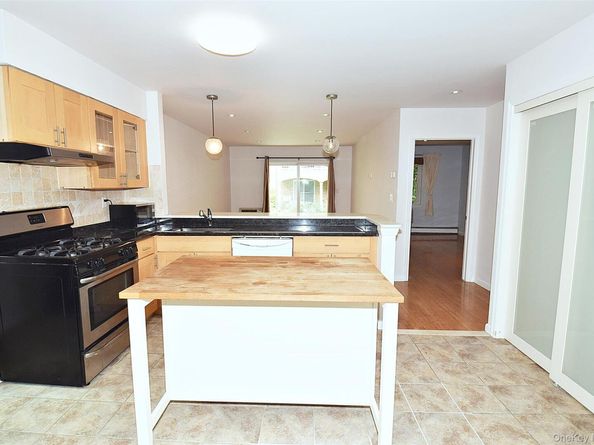 12-36 Estates Lane 49 L, Bayside NY 11360