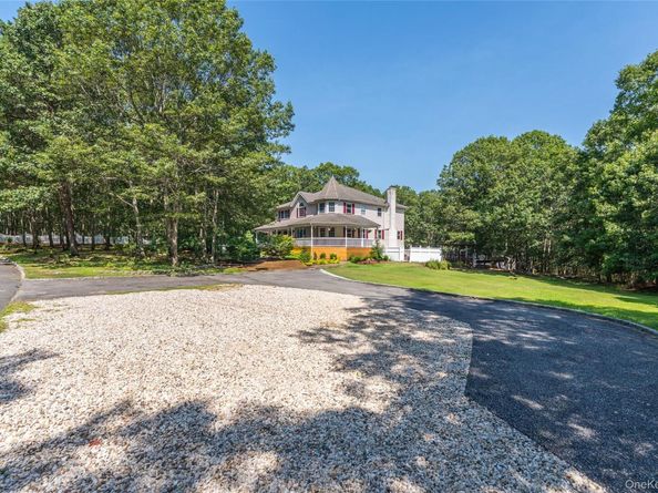 15 Douglas Lane, Manorville NY 11949
