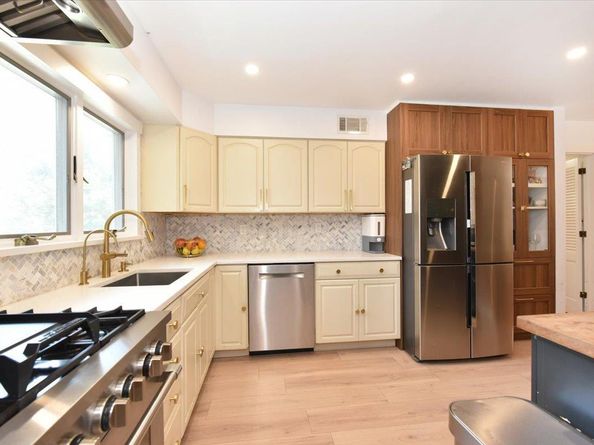 18 Cumberland Street, Rockville Centre NY 11570