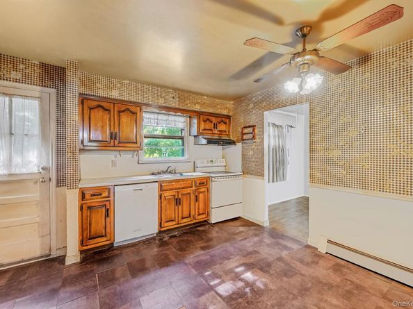 11 Easterly Road, Hampton Bays NY 11946