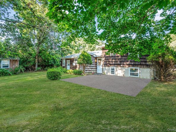 11 Easterly Road, Hampton Bays NY 11946
