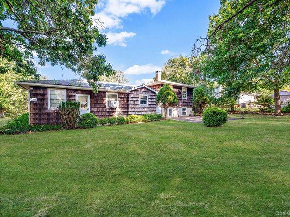 11 Easterly Road, Hampton Bays NY 11946