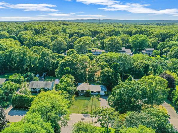 11 Easterly Road, Hampton Bays NY 11946