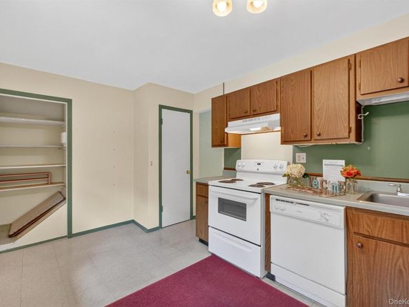 1840 Crompond Road EC8, Peekskill NY 10566