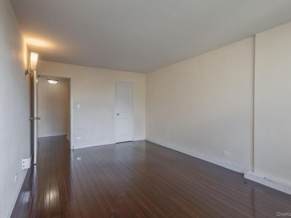 1 Bay Club Drive 4N, Bayside NY 11360