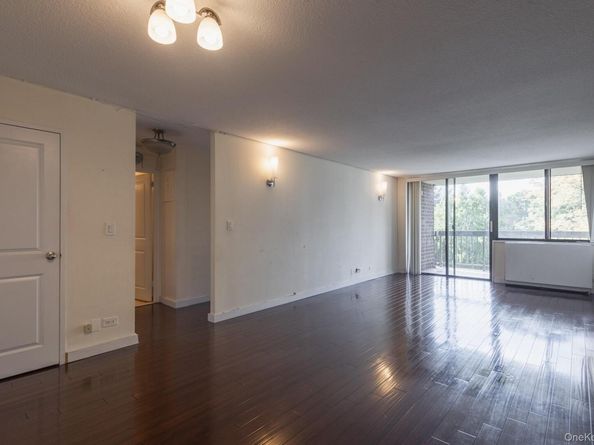 1 Bay Club Drive 4N, Bayside NY 11360