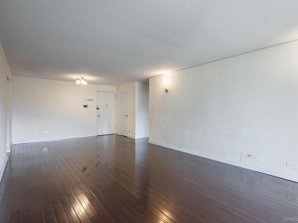 1 Bay Club Drive 4N, Bayside NY 11360