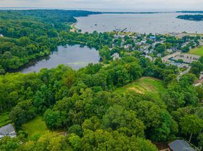 10 Harbour Lane 5A, Oyster Bay NY 11771