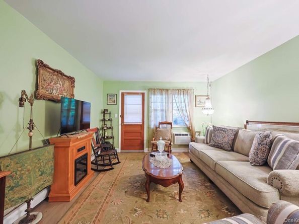 10 Harbour Lane 5A, Oyster Bay NY 11771