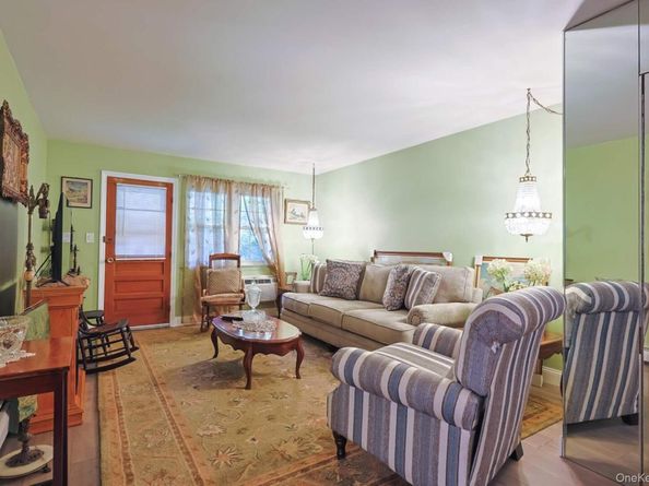 10 Harbour Lane 5A, Oyster Bay NY 11771