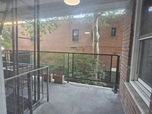 34-43 60 Street unit 1k, Woodside NY 11377