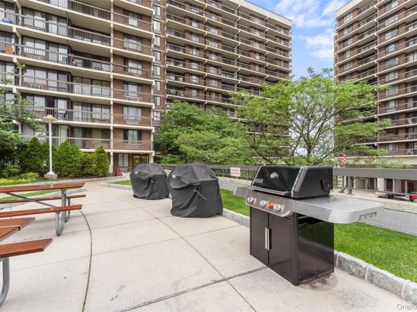 152-18 Union Turnpike 12T, Flushing NY 11367